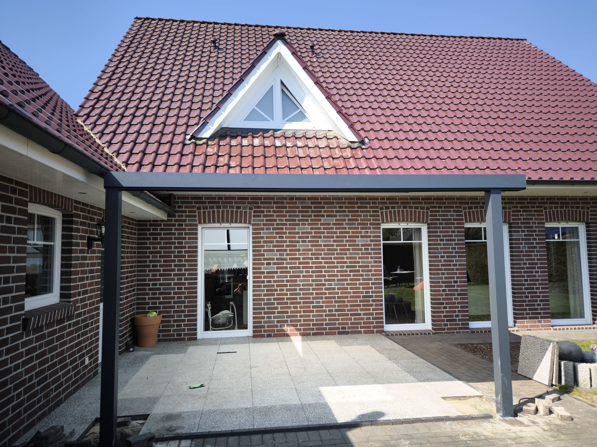 Terrassendach am Klinker mit Ziegeldach – Terrassenüberdachung in Emstek (2025) | Referenz Nickel-Terrassen